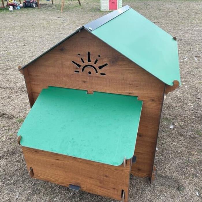 Pollaio per Galline Modello Marans L Con Porta Anti Predatore |  In Laminato Plastico